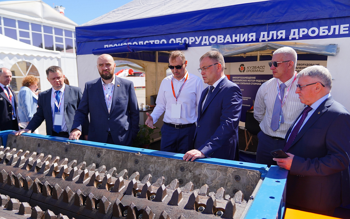 В Кузбассе открылся XXXIV горнопромышленный форум: участникам представили наработки в углехимии и первый 220-тонный БЕЛАЗ на газу