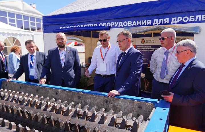 В Кузбассе открылся XXXIV горнопромышленный форум: участникам представили наработки в углехимии и первый 220-тонный БЕЛАЗ на газу