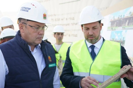 Губернатор Илья Середюк проверил ход строительства деревообрабатывающего комбината в Кузбассе