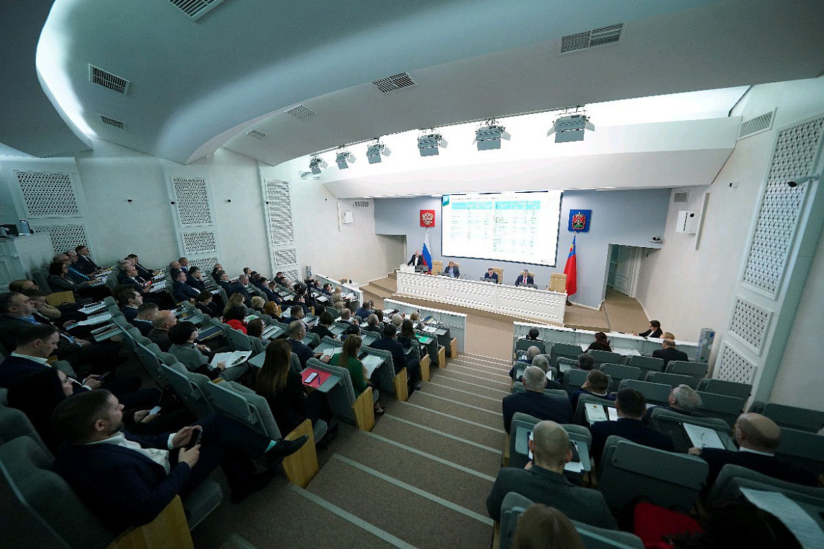 Губернатор Кузбасса Илья Середюк провел расширенное аппаратное совещание