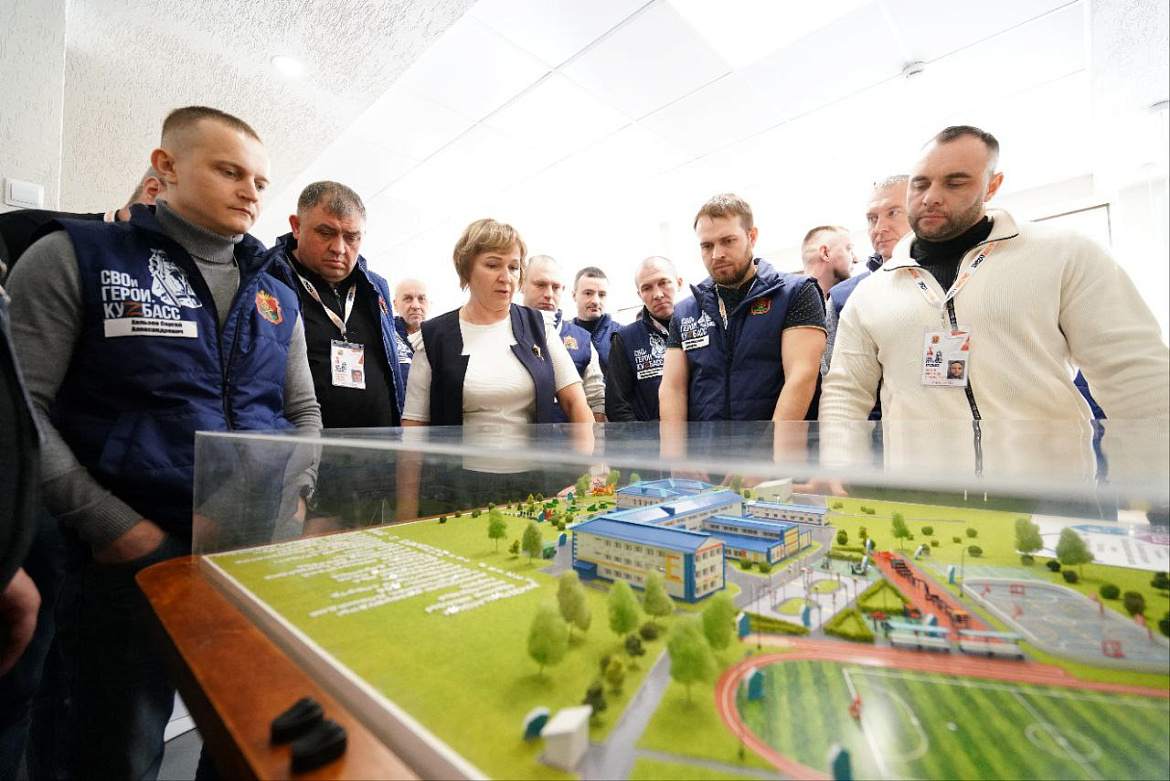 Участники образовательной программы «СВОи Герои. КуZбасс» знакомятся с работой муниципалитетов