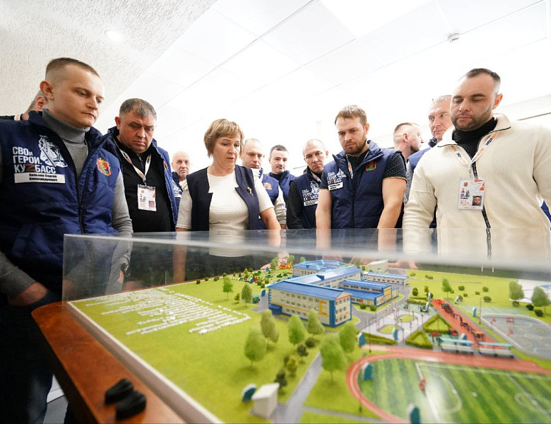 Участники образовательной программы «СВОи Герои. КуZбасс» знакомятся с работой муниципалитетов