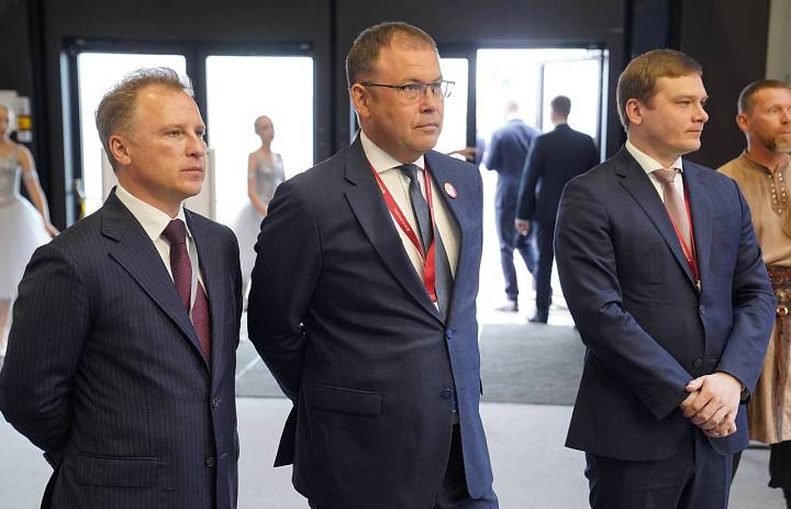 Илья Середюк принял участие в открытии стенда «Большая Сибирь» на ПМЭФ